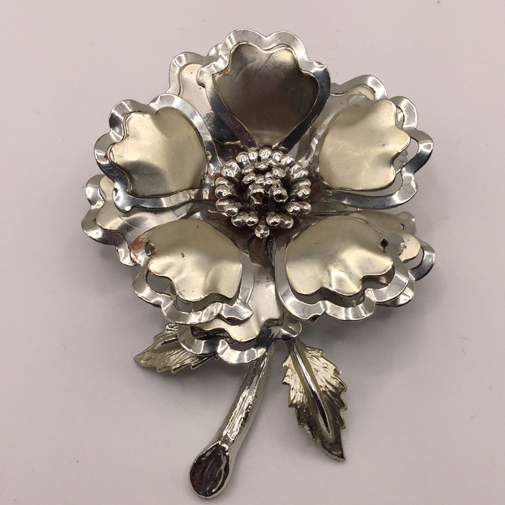 Vintage GoldSilver Flower Brooch 15$